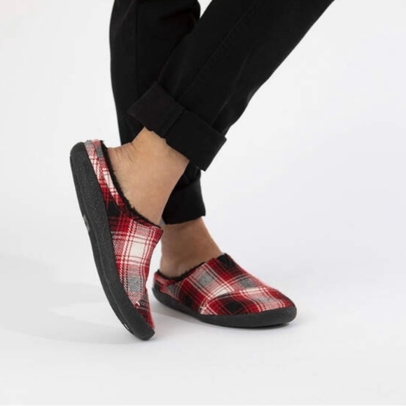 Toms Other - TOMS Red Plaid men’s “Berkeley” Slippers. Size 11